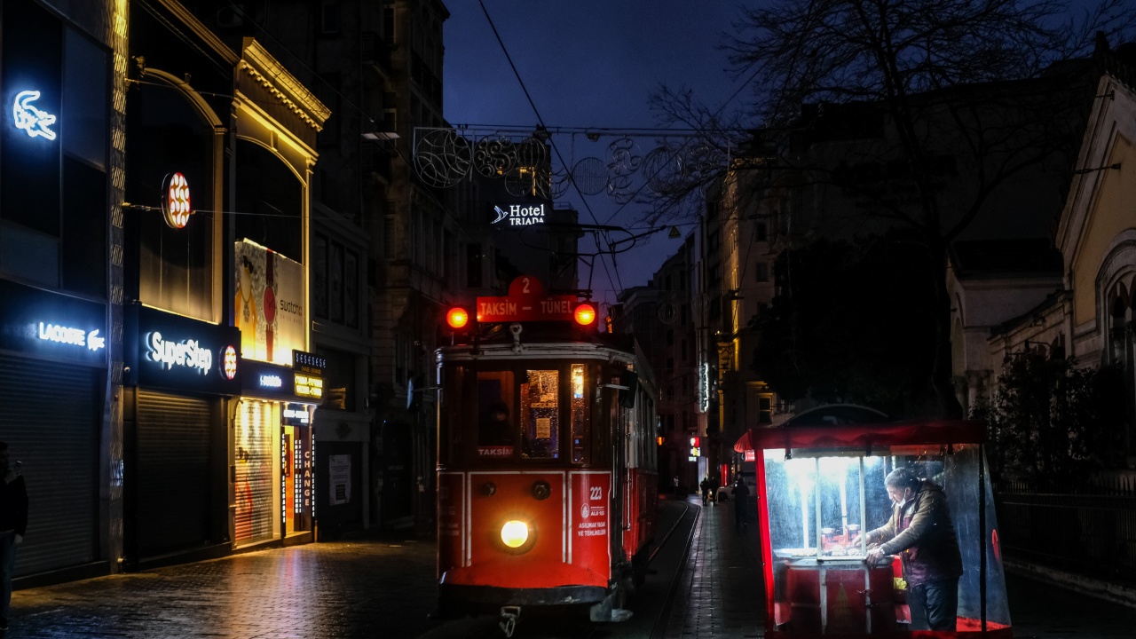 Градският транспорт в Истанбул ще работи без прекъсване в новогодишната нощ