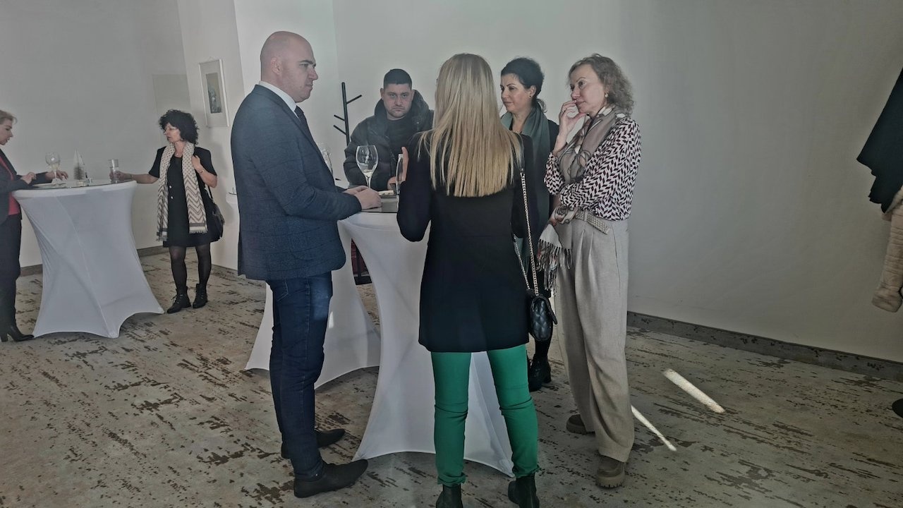 С неформални срещи на чаша вино с туристическия бизнес министър Димитров изпрати 2022 година