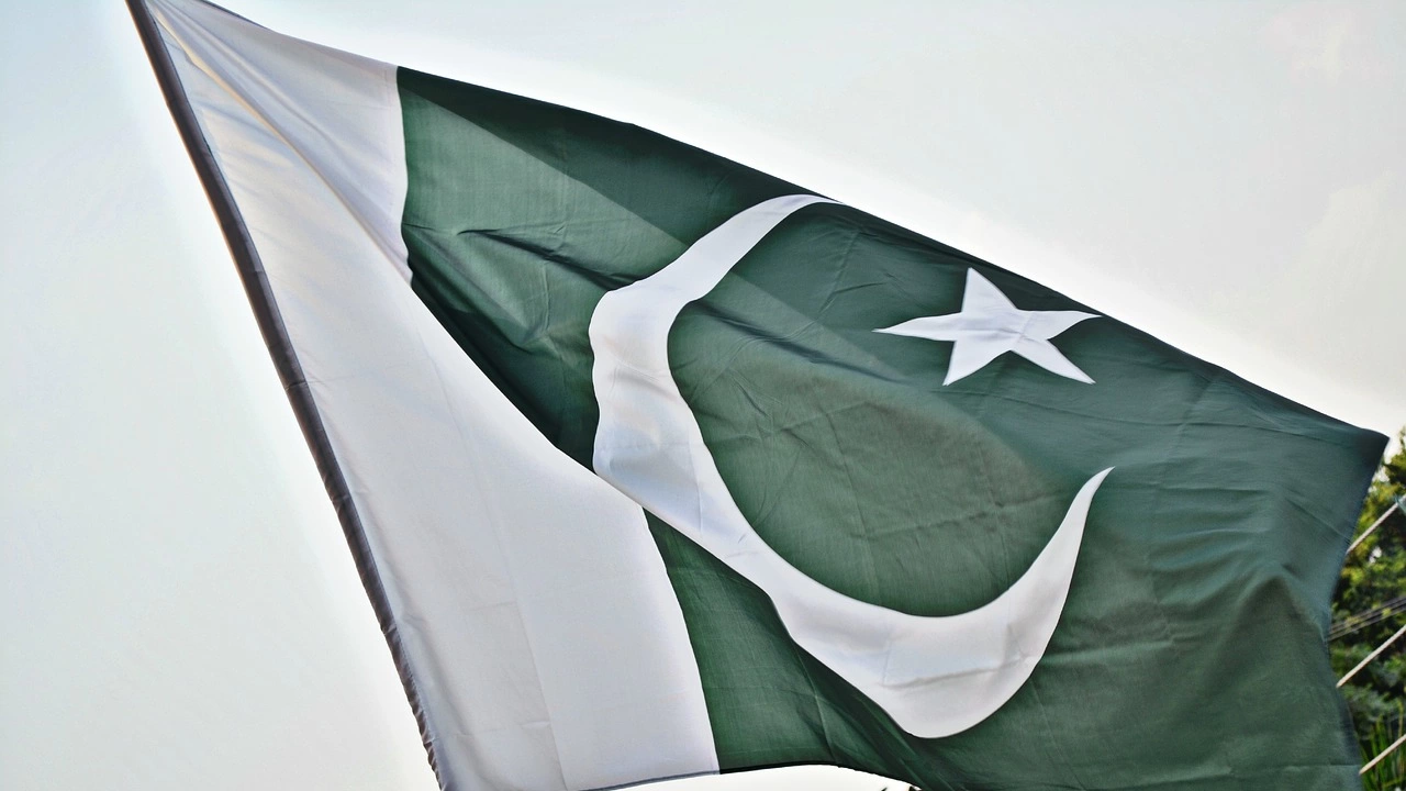 Пакистанските сили за сигурност разшириха вчера издирвателната си операция за