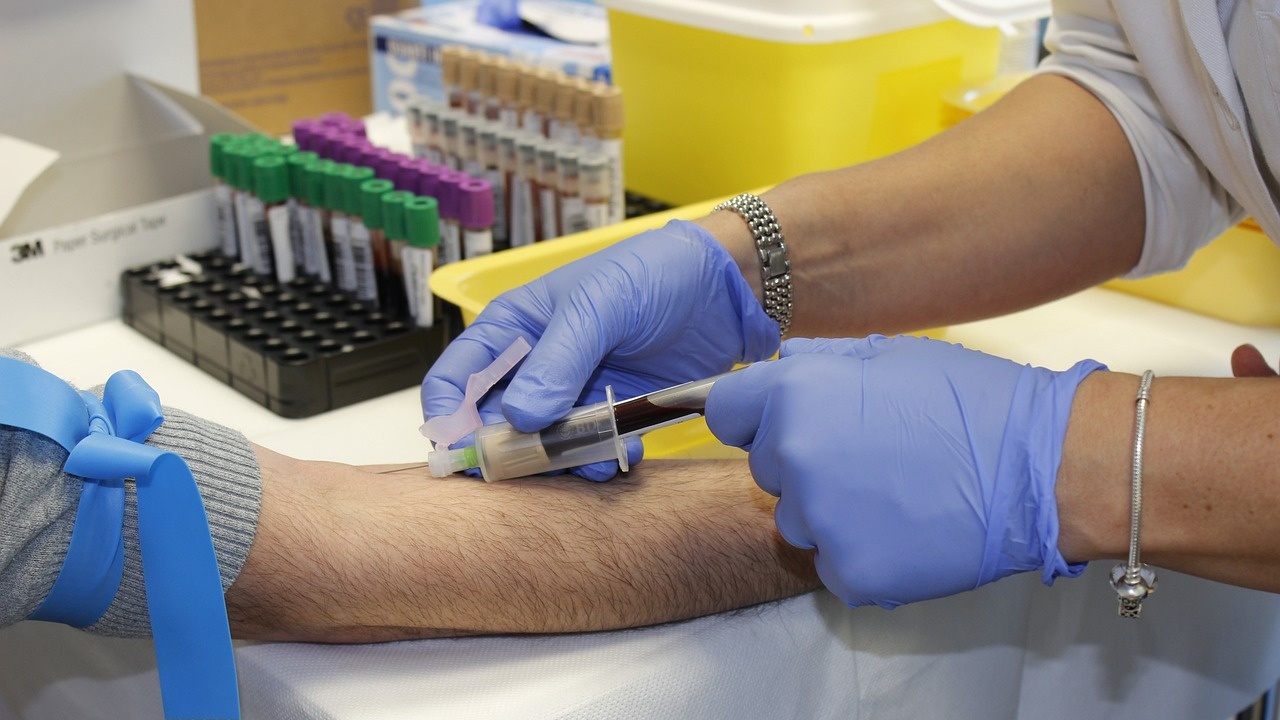 От Отделението по трансфузионна хематология към МБАЛ-Силистра спешно търсят кръв нулева