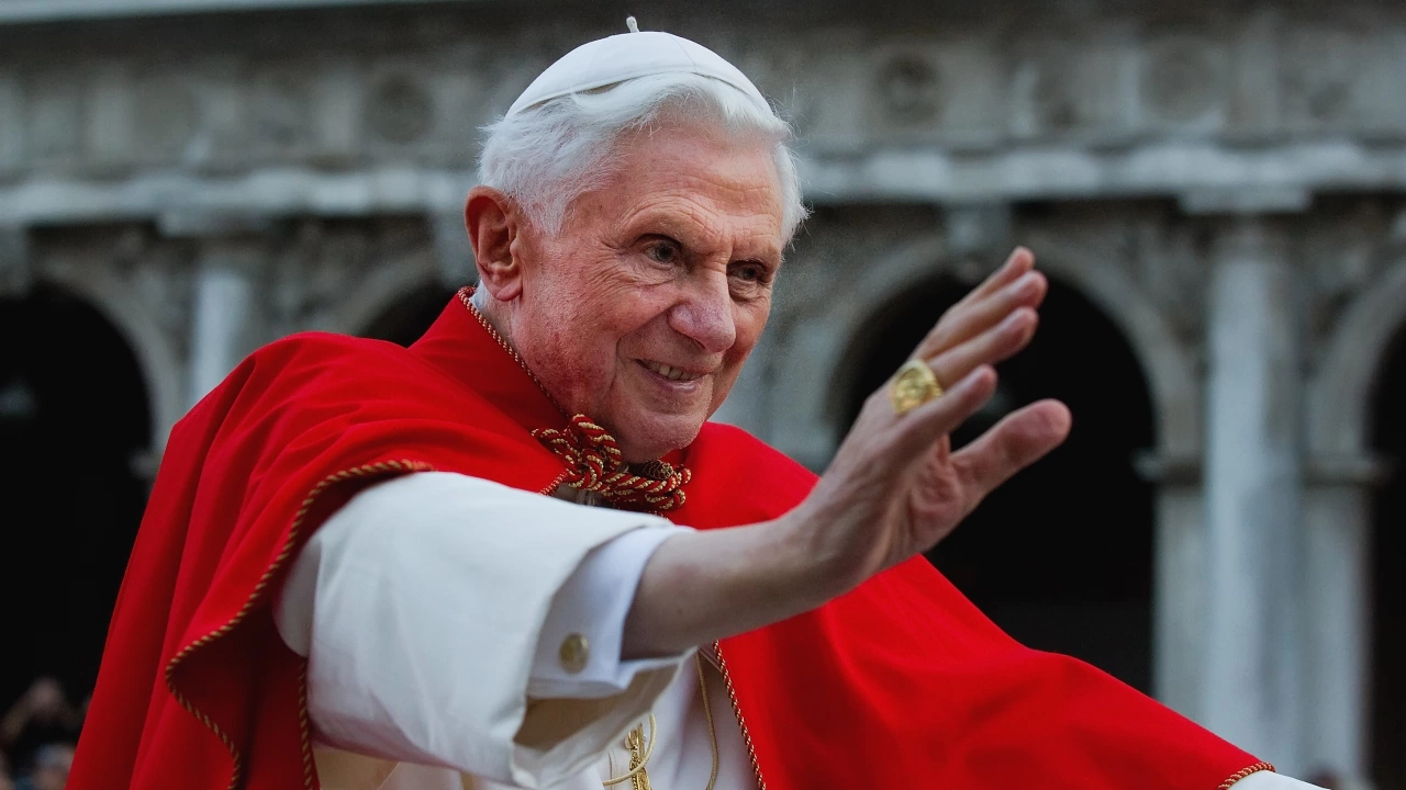 Последните думи на бившия папа Бенедикт XVI на смърдния одър