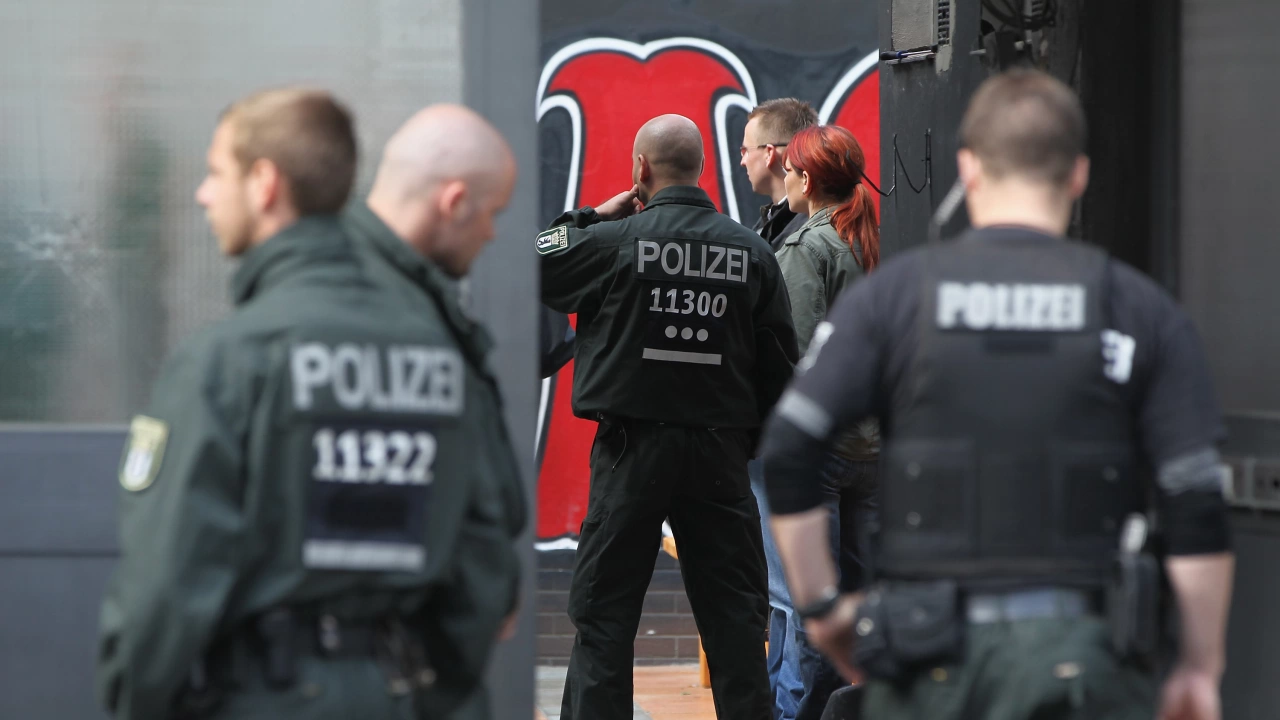 Берлинската полиция съобщи вчера че 145 души са били задържани