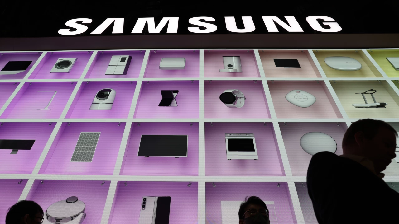 Южнокорейският технологичен гигант Самсунг Samsung Electronics очаква спад на оперативната