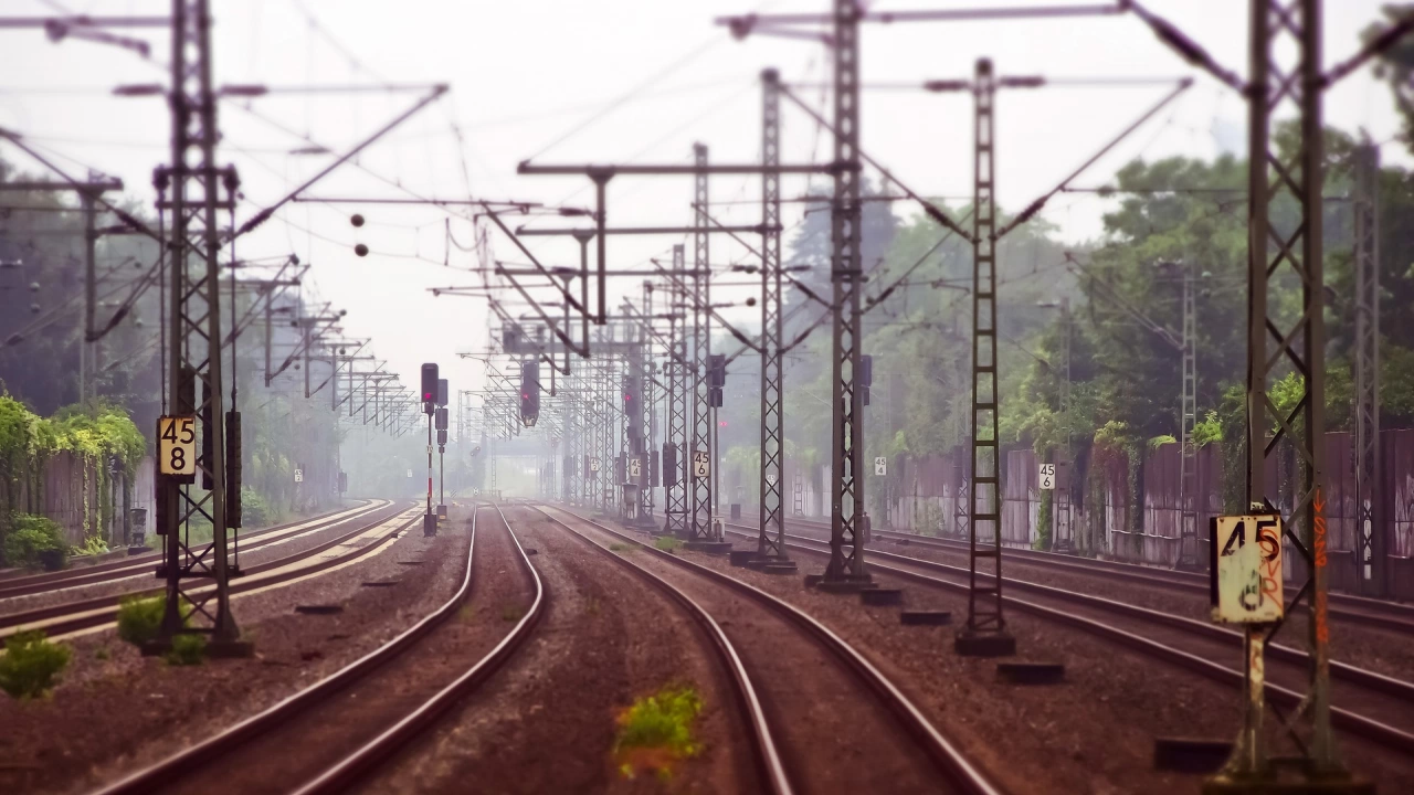 Възстановено е движението по железопътната линия между София и Мездра