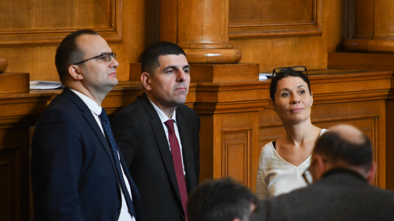 Демократична България  внесе в Народното събрание законопроект  с който нефтеният