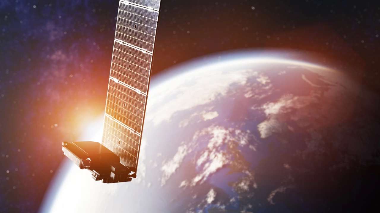 НАСА очаква спътник на 38 години да падне на Земята в неделя