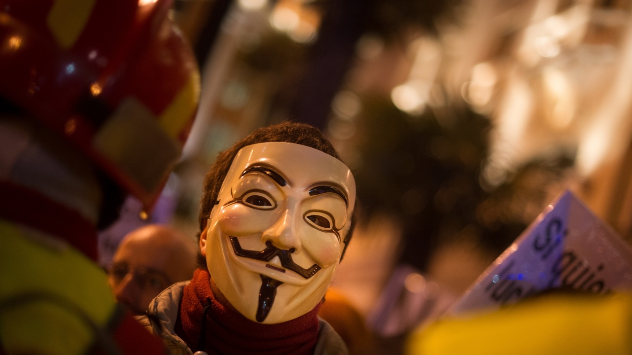 Хакерската група Анонимните“ съобщи, че е проникнала в имейл адресите