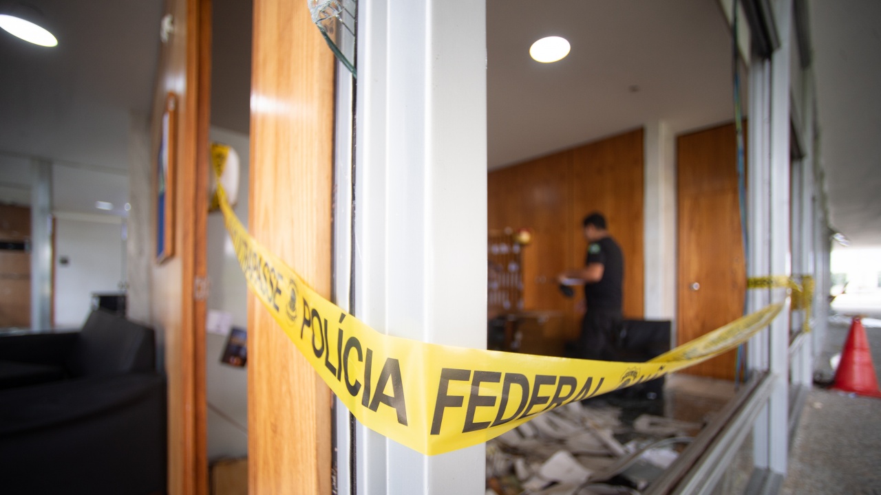 И трите власти в Бразилия осъдиха атаките срещу държавни институции