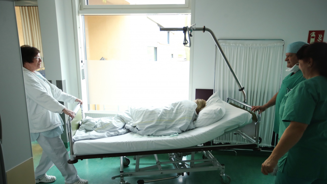 Родилката, транспортирана със "Спартан", е преместена в "Александровска" болница