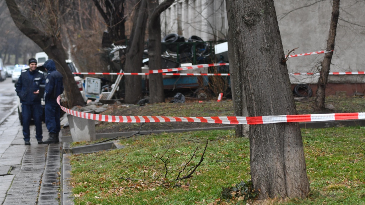 Полицай е пострадал при стрелбата по Трето РПУ в София