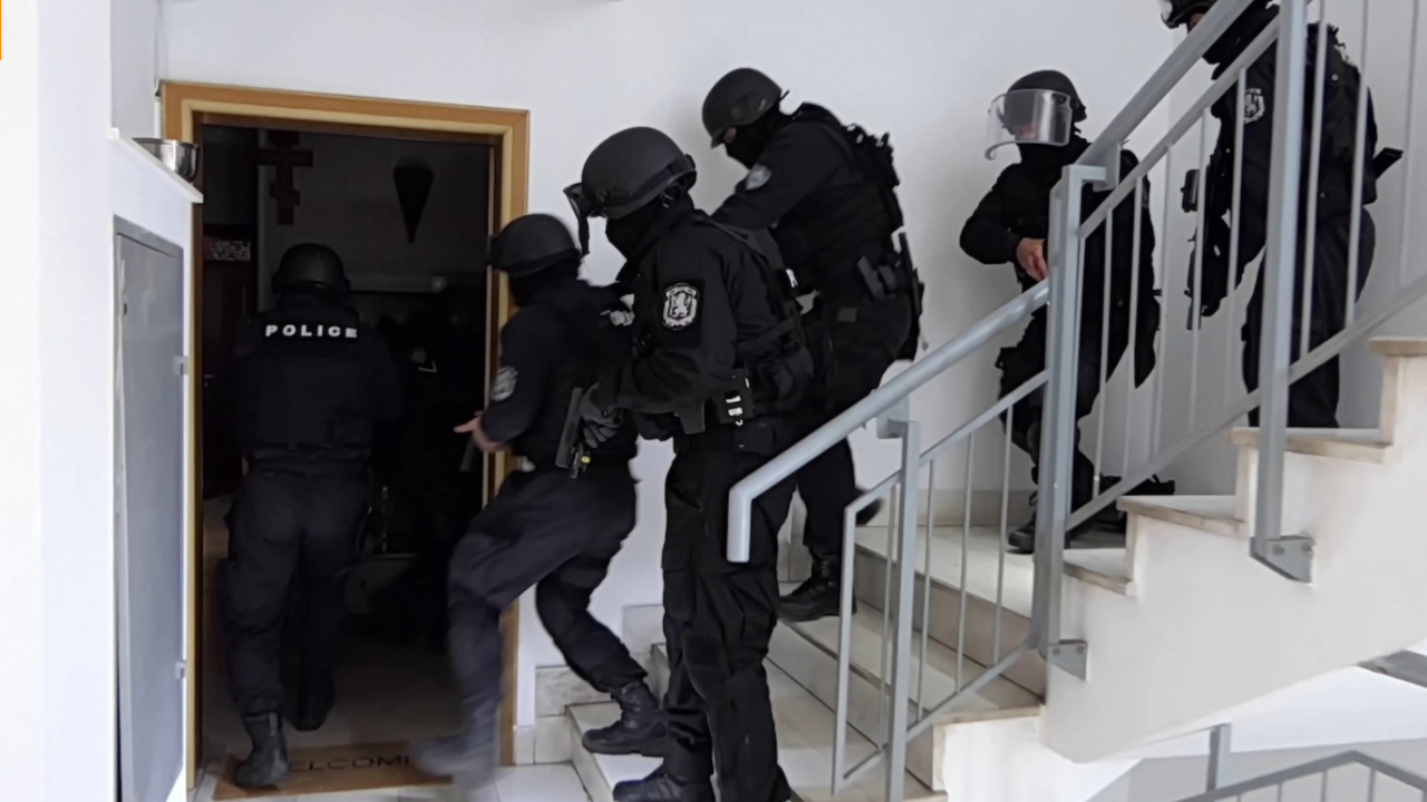 Разбиха престъпна група, принуждавала българи да просят в Швеция