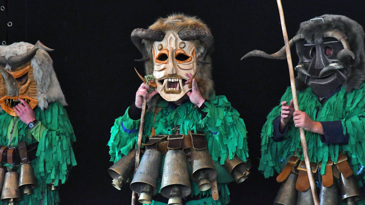 Онлайн фотоконкурс "Традиционни сурвакарски и кукерски маски" провежда земенско читалище