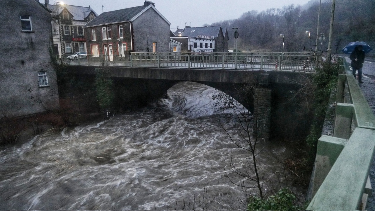 Проливни дъждове причиниха наводнения в Уелс