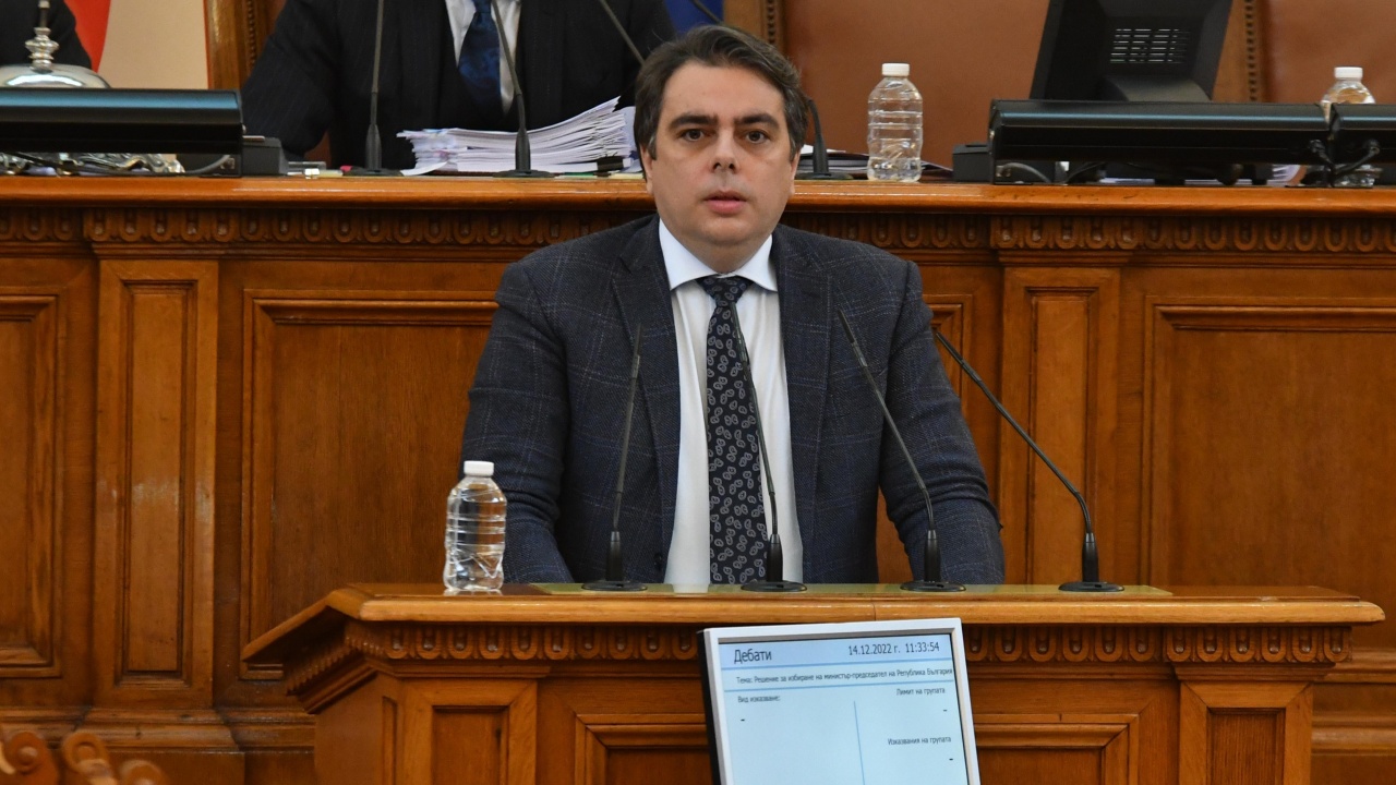 Асен Василев: В нормалните държави прокуратурата говори пред съда, а в България - пред медиите
