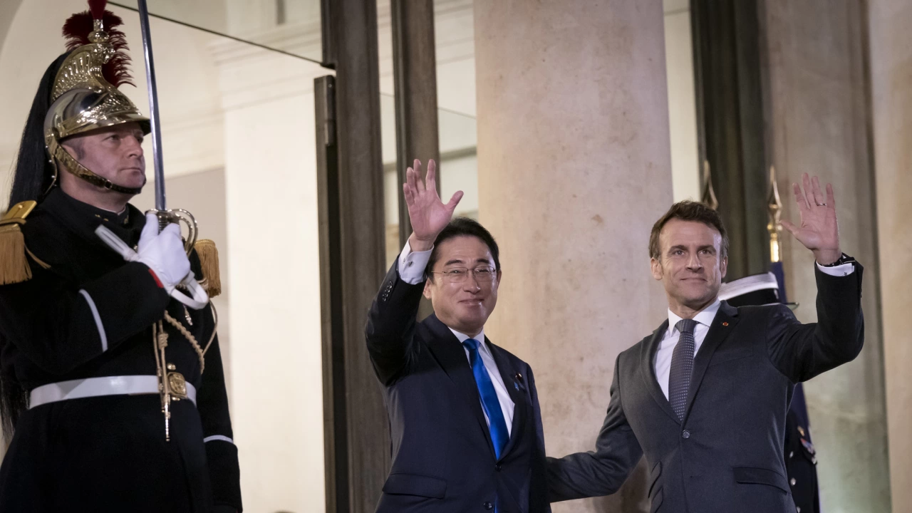 Френският президент и японският премиер Фумио Кишида изразиха днес желанието