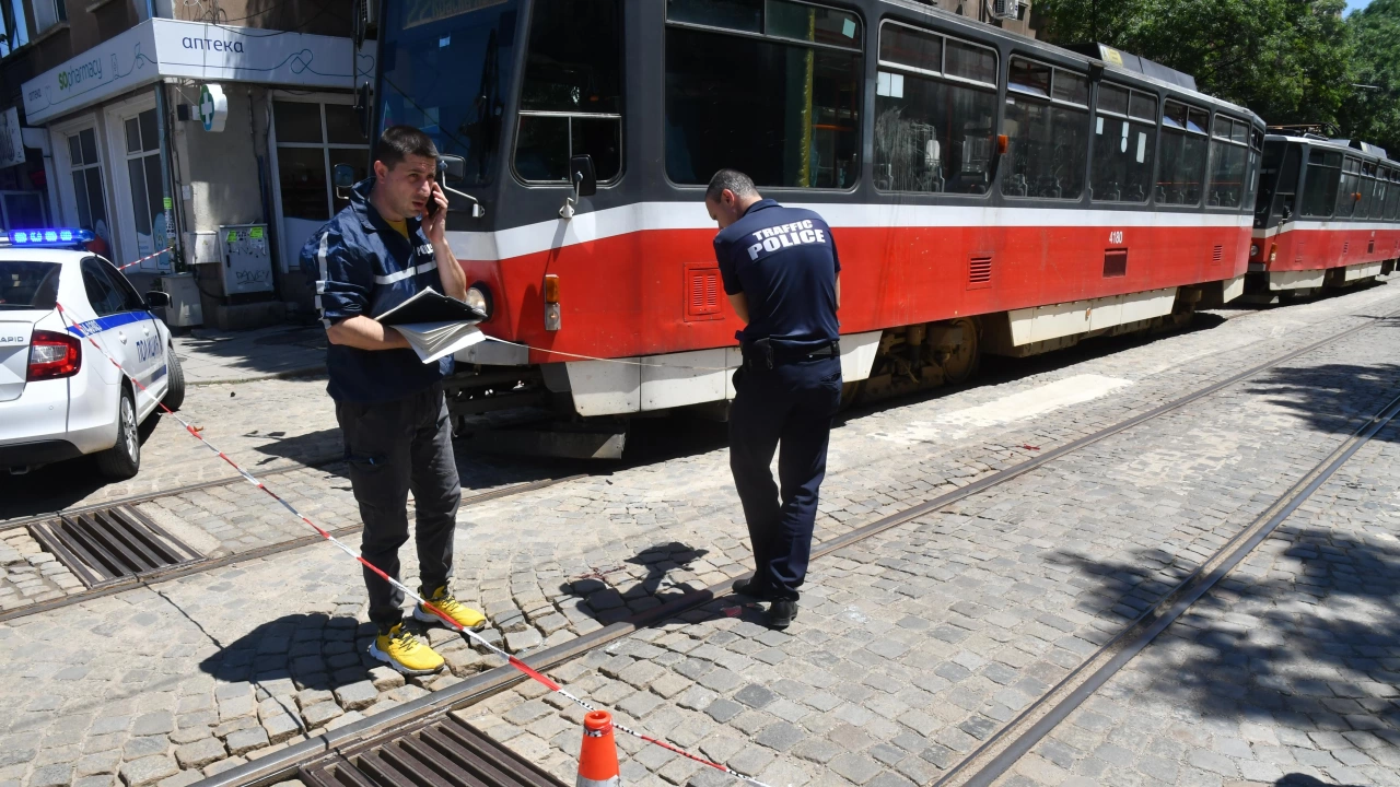 Дете пострада при инцидент с трамвай в София съобщиха за БТА