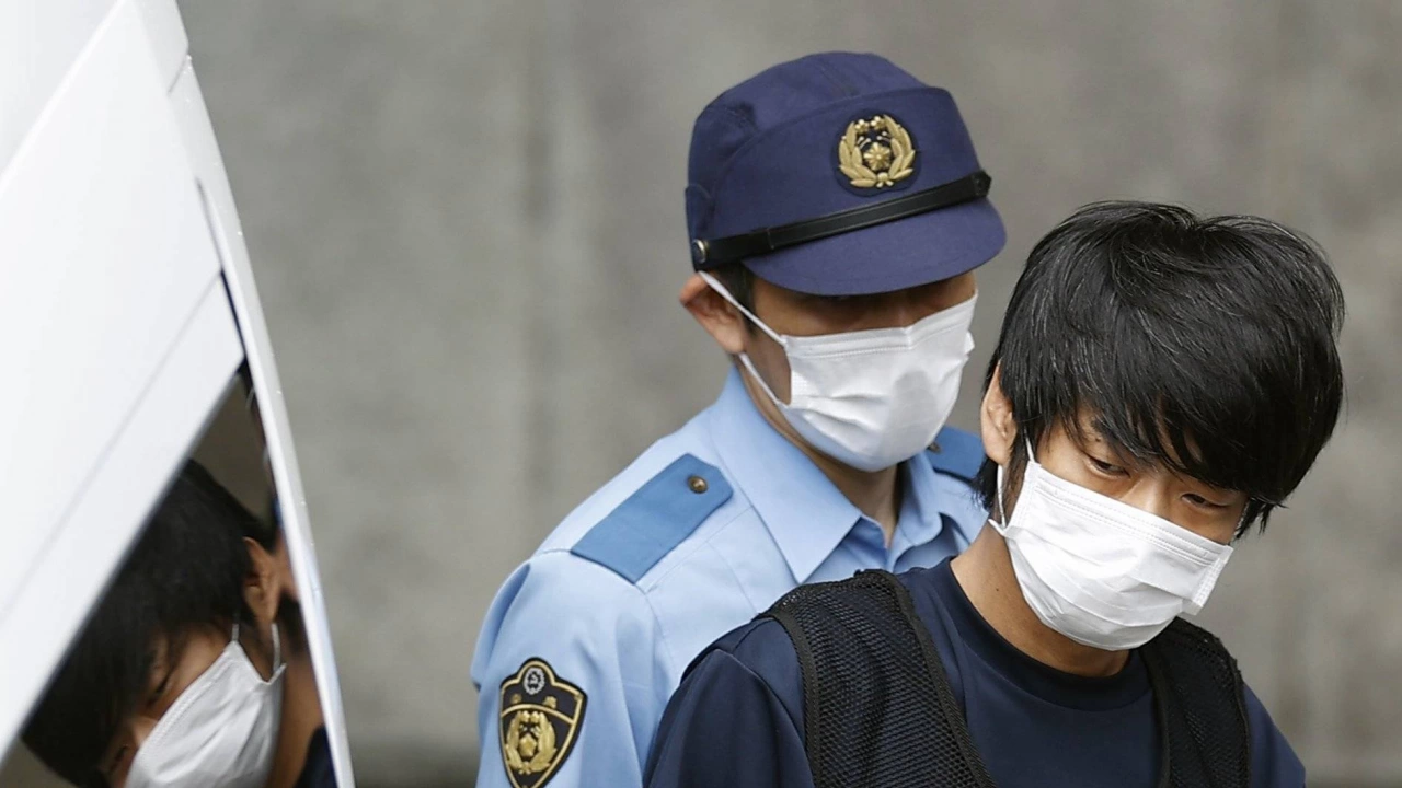 Японски прокурори официално повдигнаха днес обвинение на мъжа заподозрян в