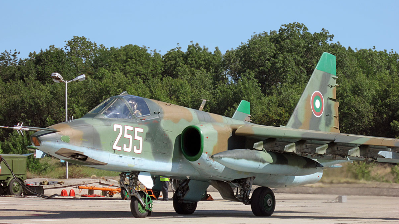 Украйна разполага с 14 български самолета модел Су-25 във въоръжението