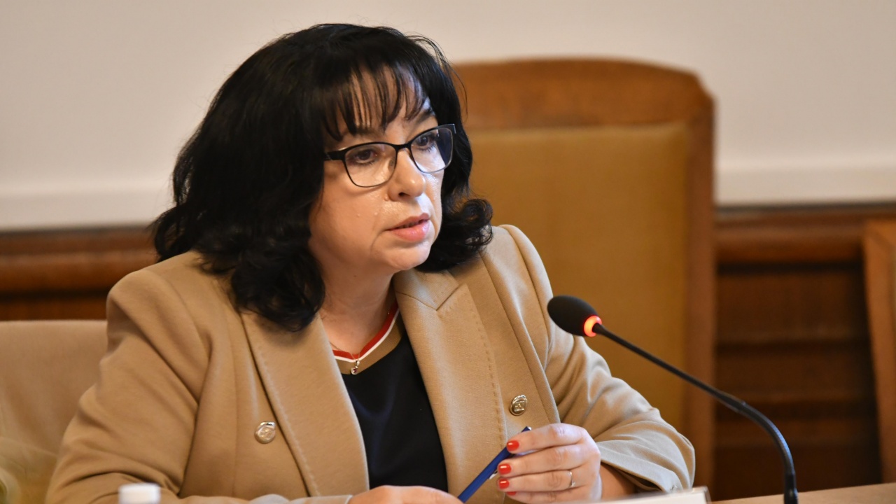 Петкова: ГЕРБ ще подходи с необходимото уважение и отговорност към третия проучвателен мандат