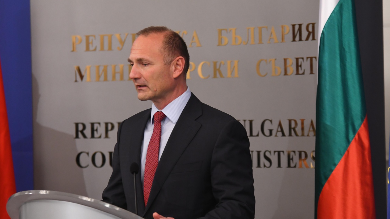 Министър Росен Христов ще представи стратегия за енергетиката