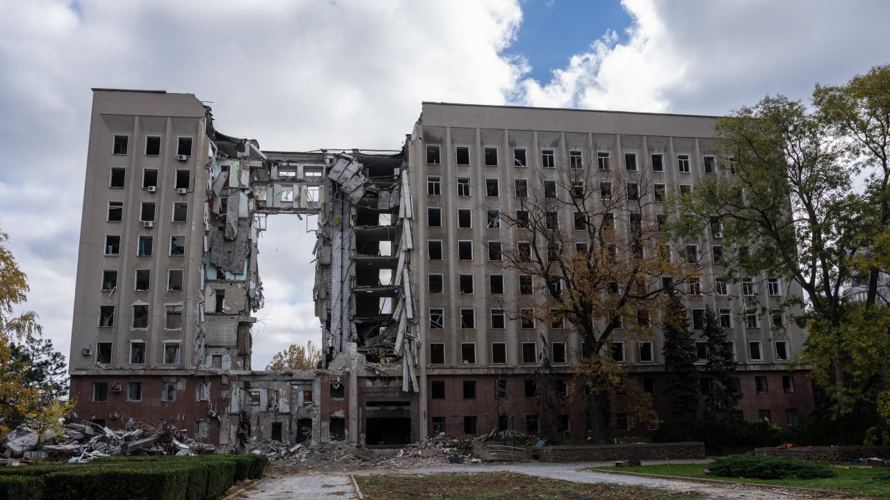 44 станаха жертвите след ракетния удар по украинския град Днипро. Под руините