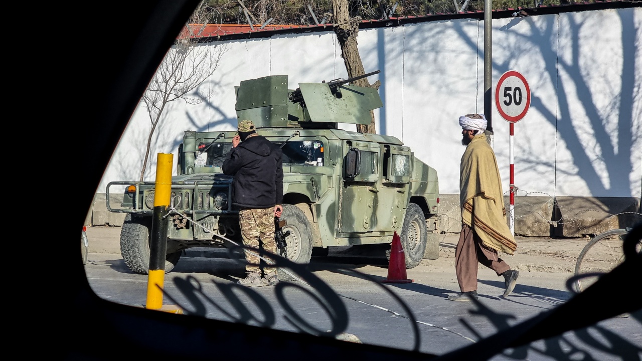 Видни привърженици на талибаните започнаха да купуват сини значки за верификация в Туитър
