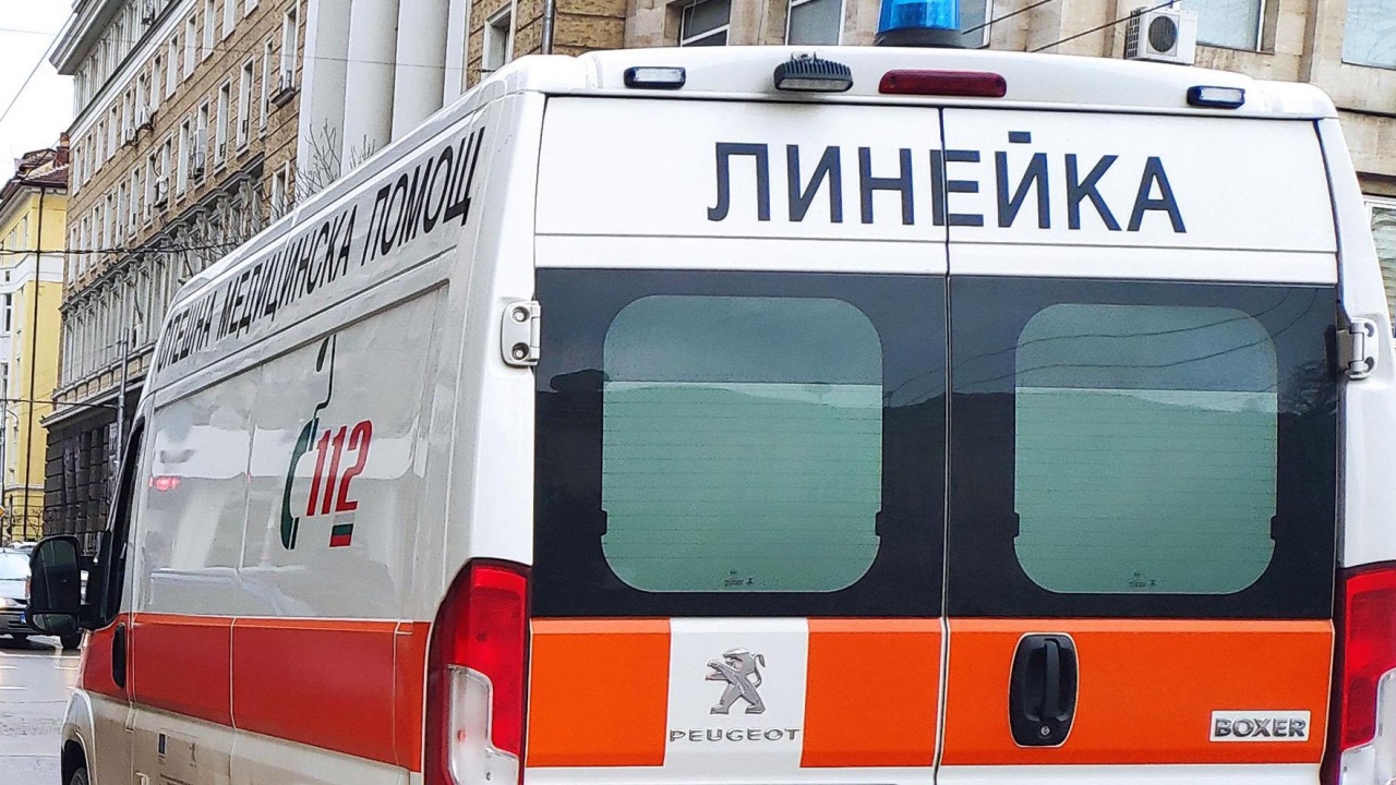 Жена бе блъсната от бус в центъра на София