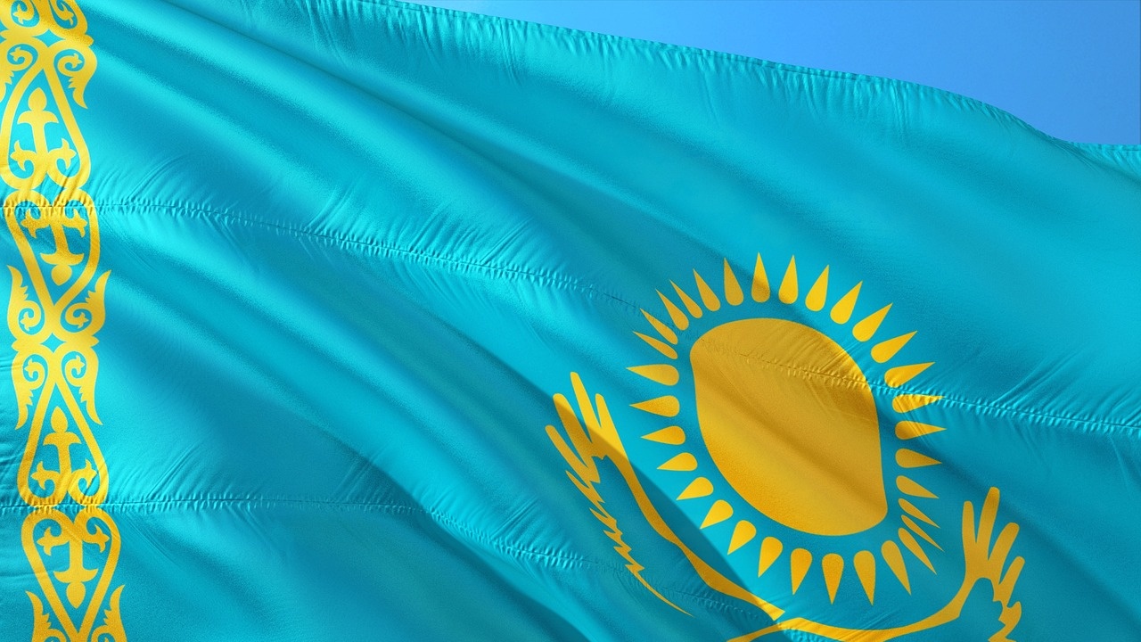 Казахстански депутат бе изключен от партията си, след като изрази подкрепа за Русия