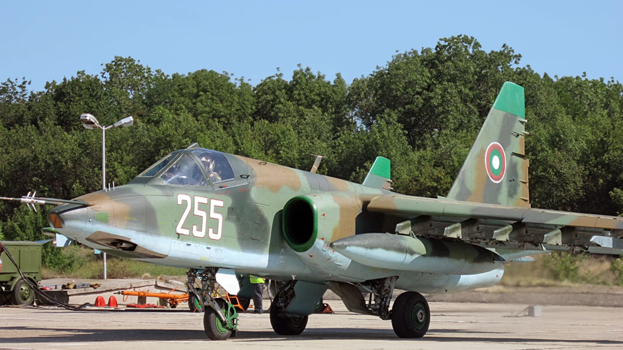Украйна разполага с 14 български самолета модел Су 25 във