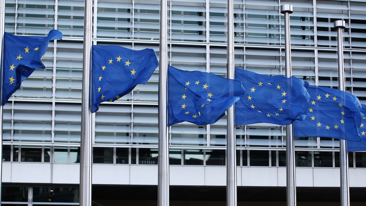 Европейската комисия съобщи че днес е отпуснала първите 3 милиарда