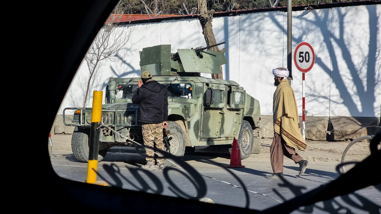 Самопровъзгласилият се талибански генерал Мубийн Хан получи синя значка за