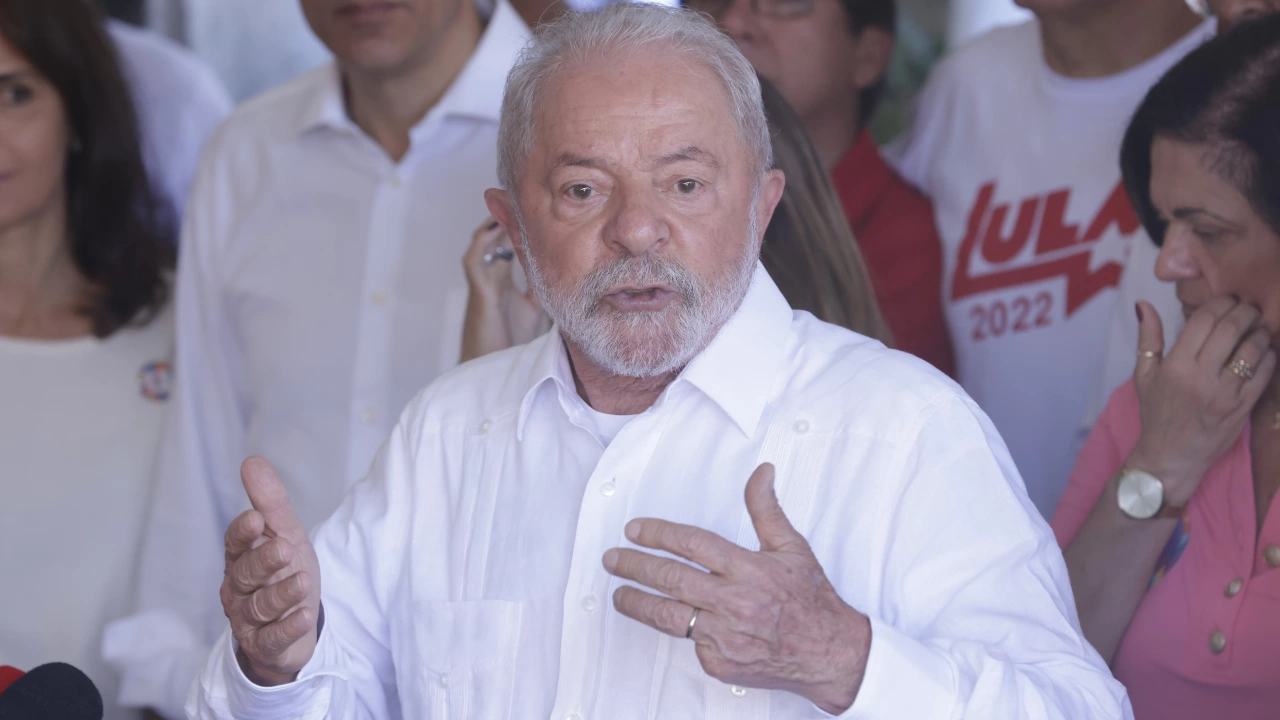 Президентът на Бразилия Луиз Инасио Лула да Силва уволни 13