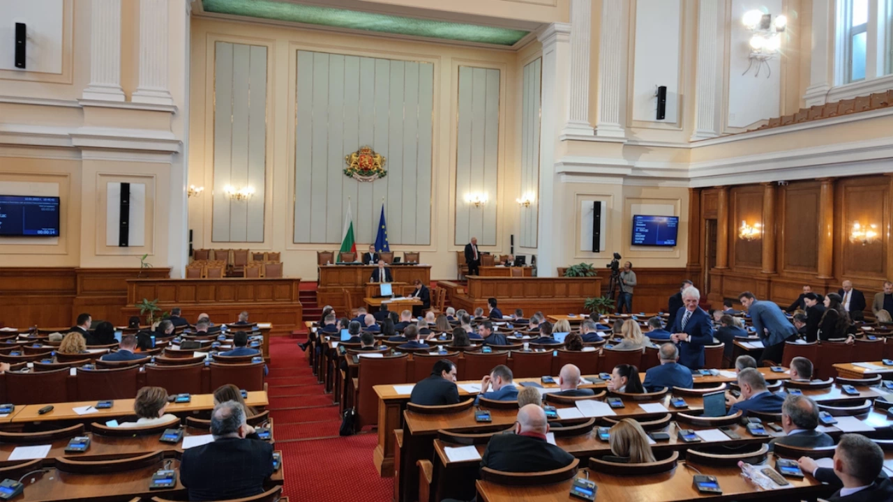 Народното събрание започна пленарния ден с второ четене на Законопроект
