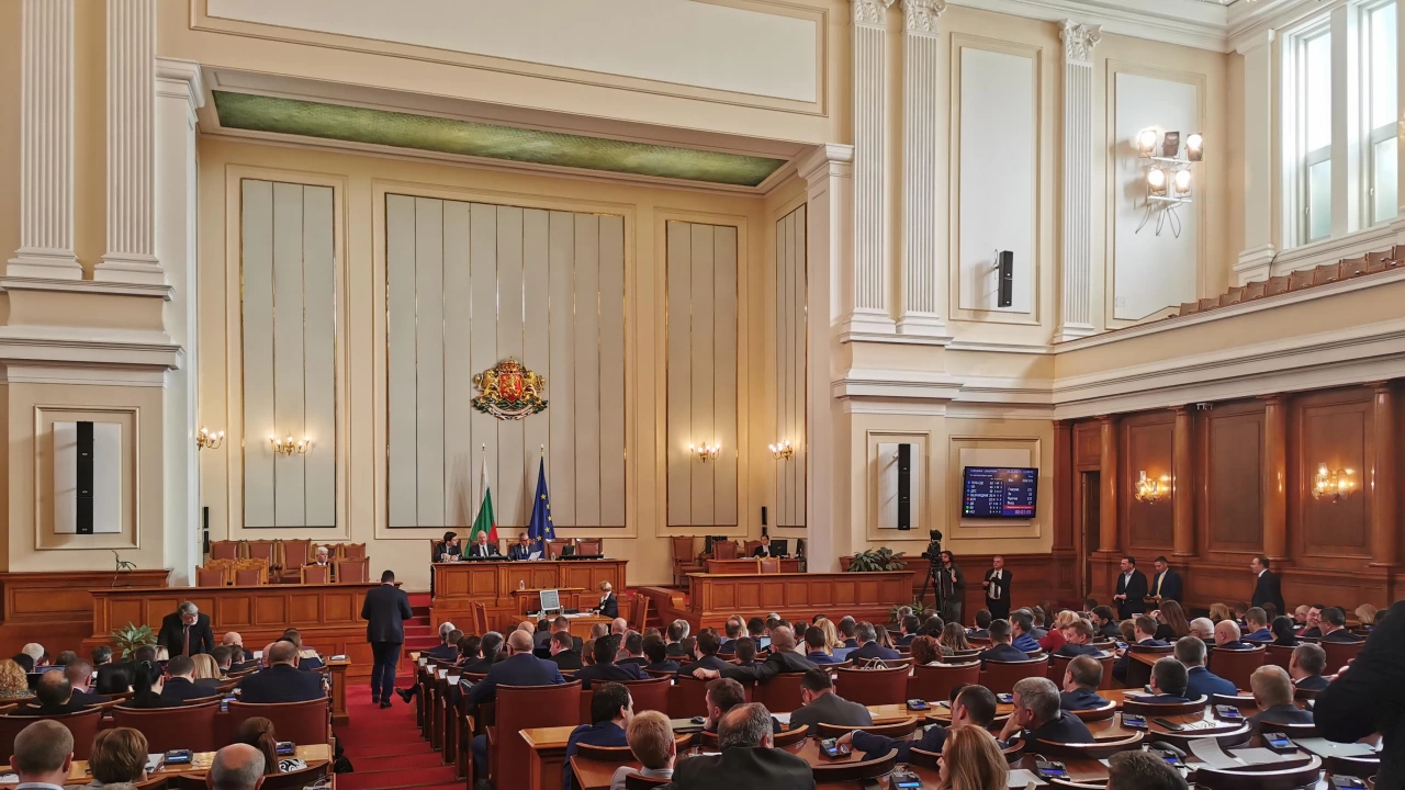 Депутатите удължиха времето си за законодателна дейност до гласуване на