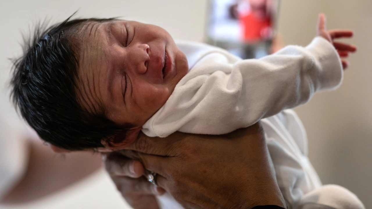 Две бебета се родиха на Бабинден в областната болница Д р