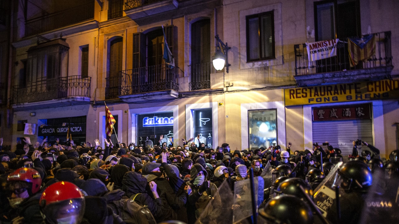 Мащабни антиправителствени протести в Испания най малко 30 хиляди души