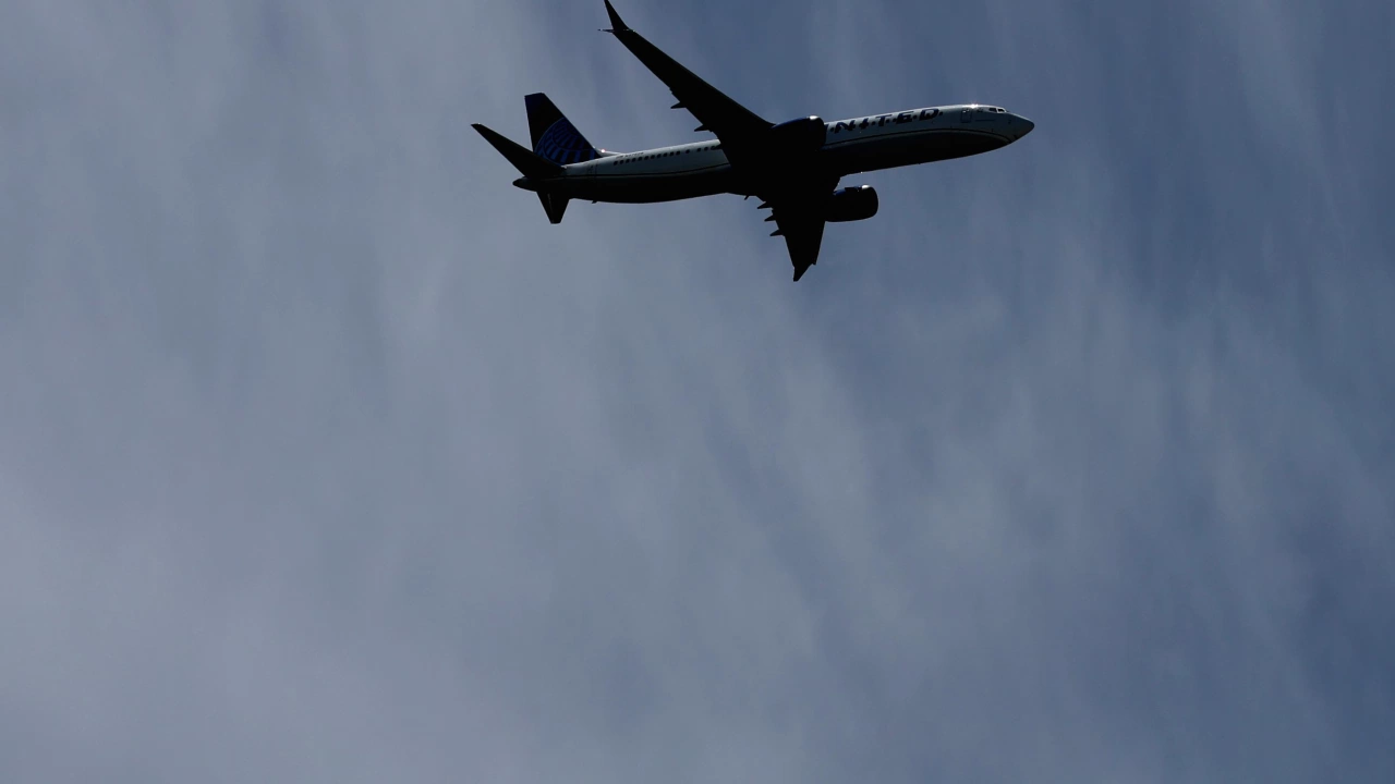Самолет на Райънеър пътуващ от Полша за Атина се приземи