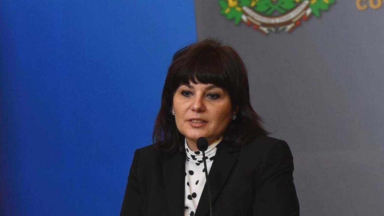Сербезова: Здравният министър манипулира общественото мнение за недостига на лекарства