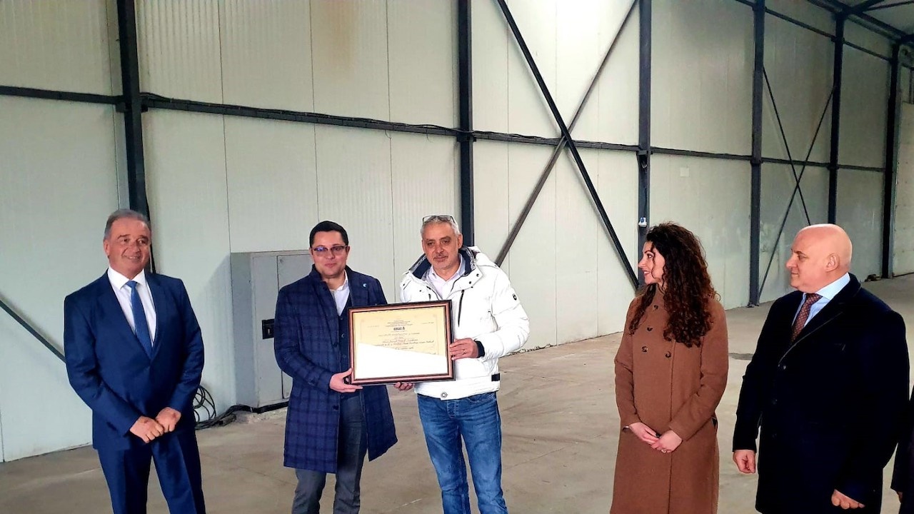 Министърът на иновациите връчи сертификат на инвеститор на завод за ски в Асеновград