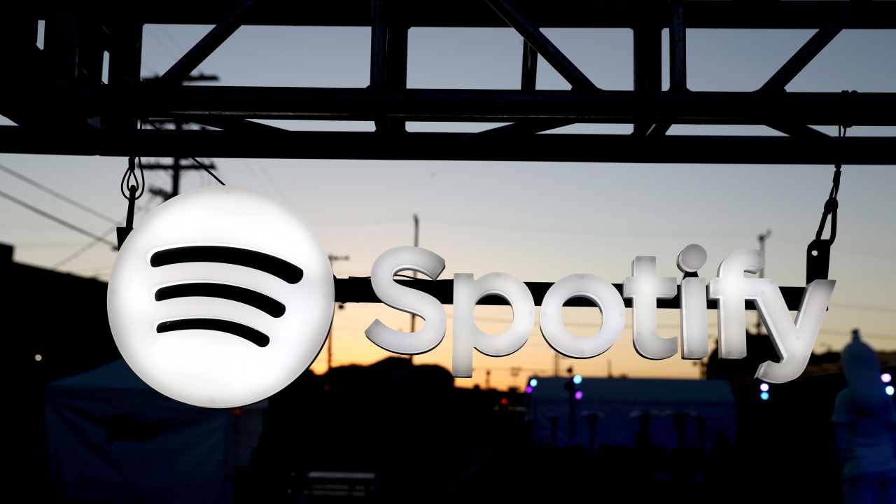 Spotify съкращава близо 600 от служителите си