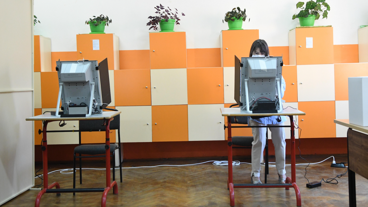 ЦИК проведе експерименти със защитена хартия за бюлетини за машинно гласуване