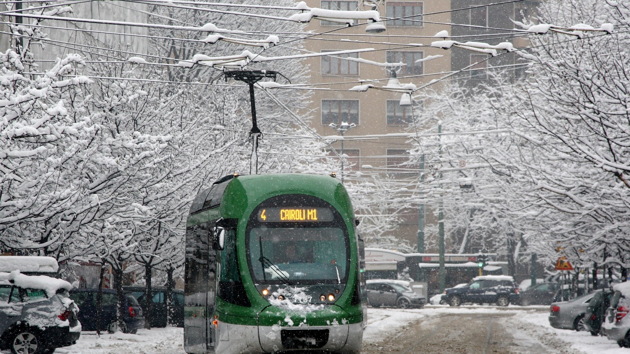 Транспортен хаос и затворени училища в Италия заради обилните снеговалежи