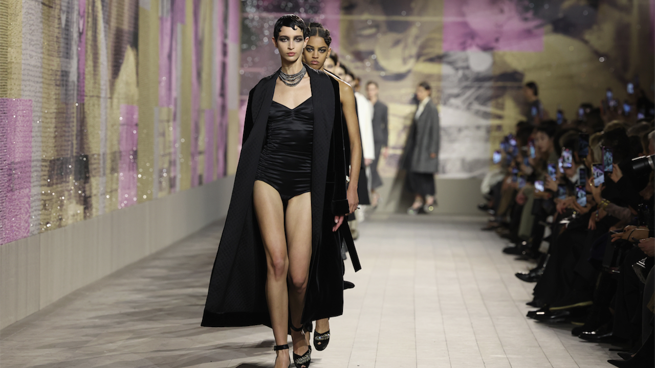 "Диор" почете Джозефин Бейкър и свободата на 20-те години на Седмицата на висшата мода в Париж