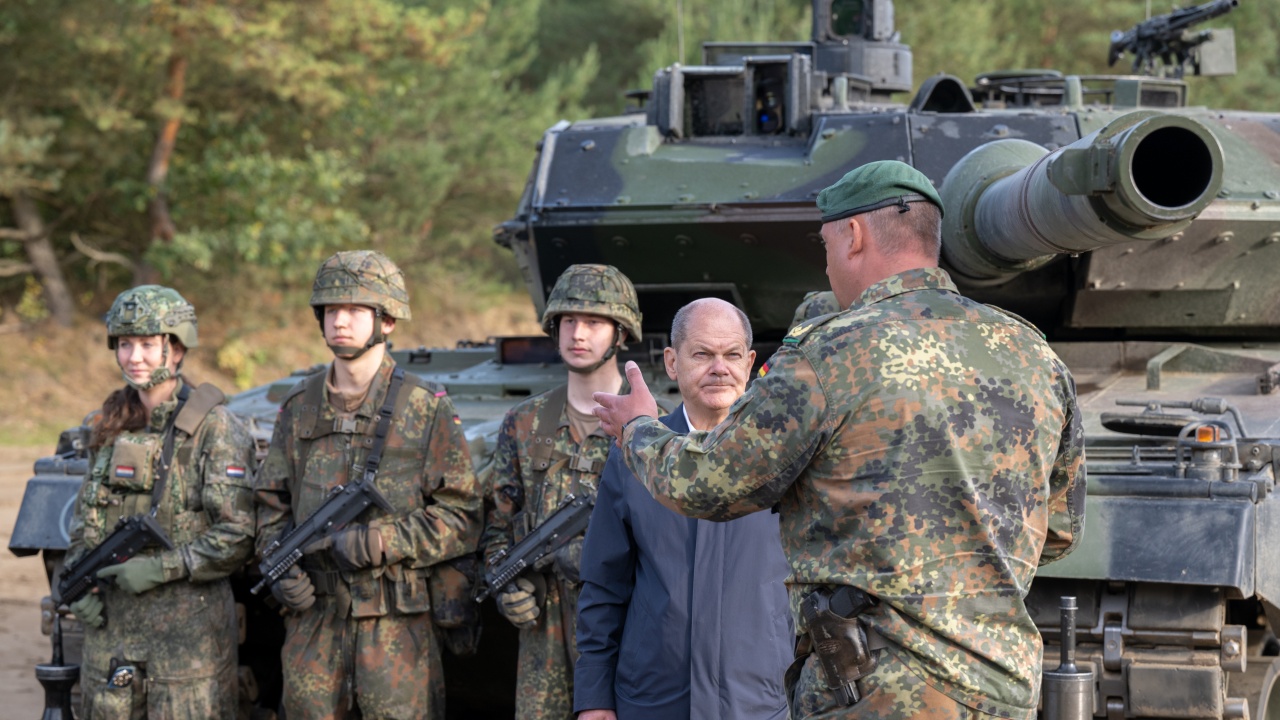  "Шпигел": Шолц реши да изпрати танкове "Леопард" на Украйна