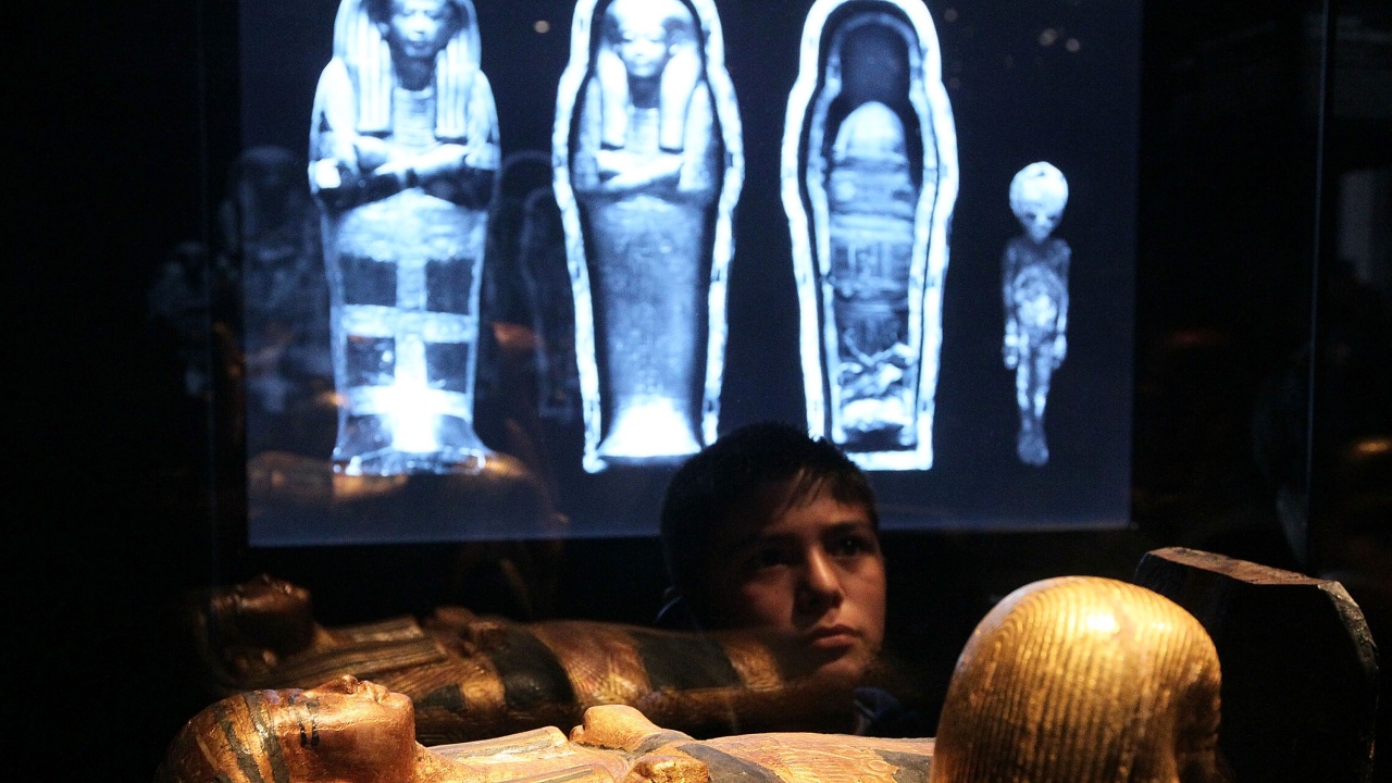 Компютърна томография разкри тайните на мумията на "златното момче"