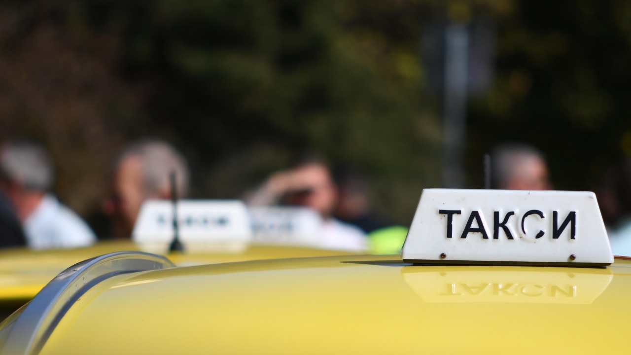 Пътник преби и ограби таксиджия