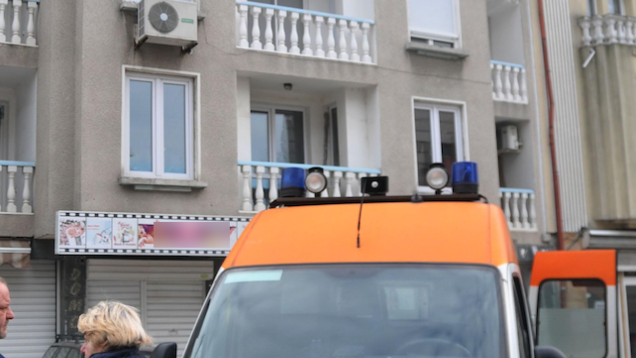 Психично болен нападна съсед в "Люлин", барикадира се