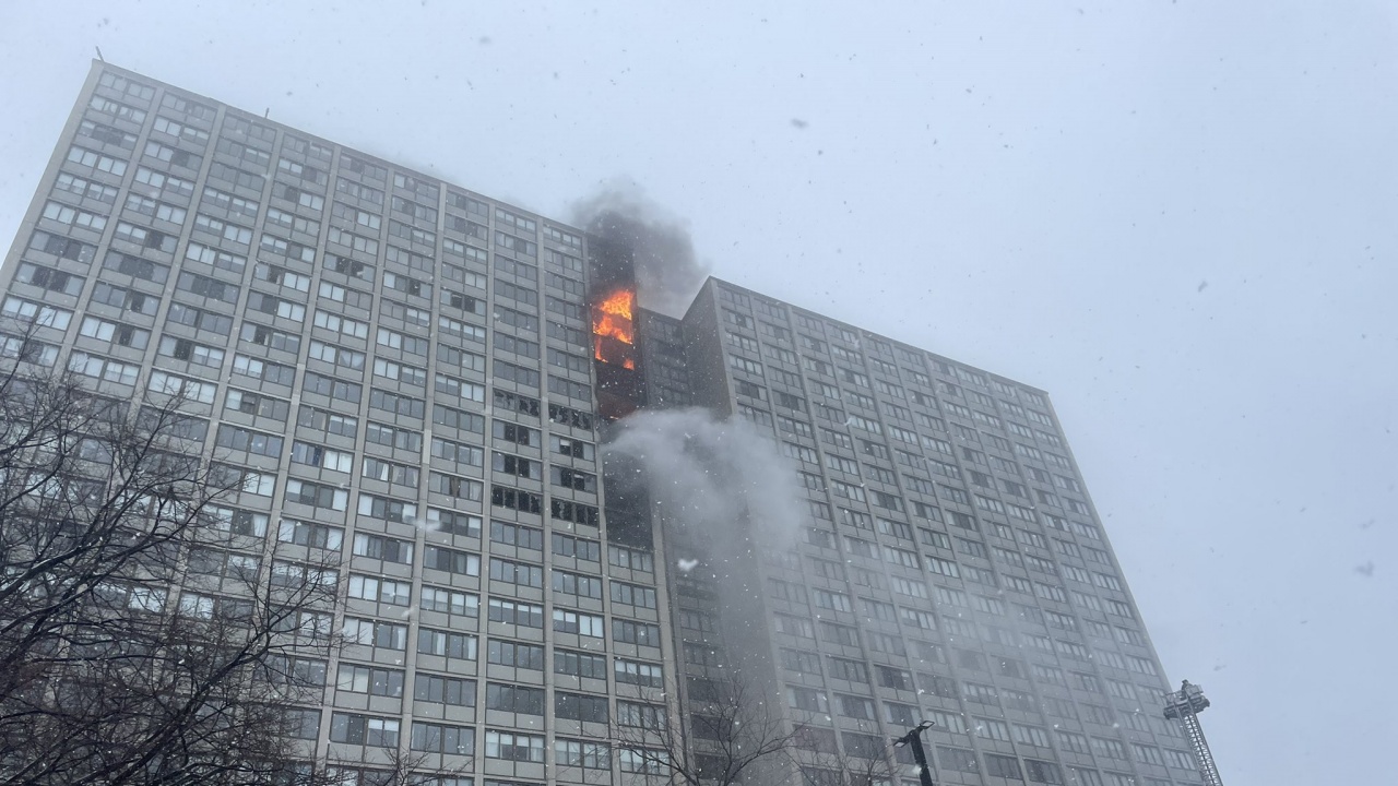 Пожар в небостъргач в Чикаго, един човек загина