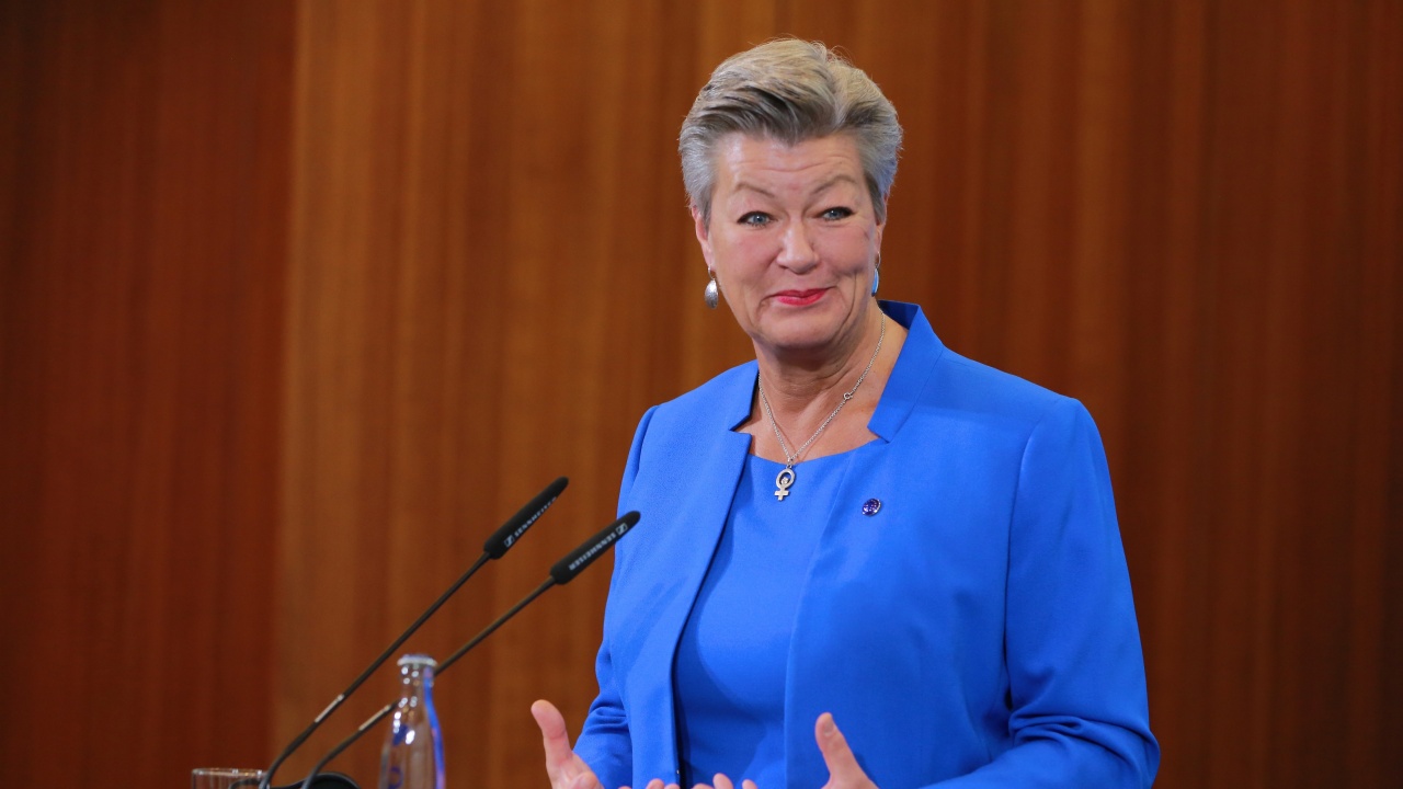 Европейският комисар по вътрешните работи Илва Йохансон е отхвърлила искането
