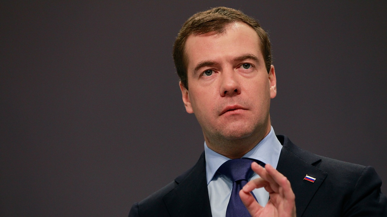Медведев за Зеленски: Той вече дори не е клоун, а просто цирково куче